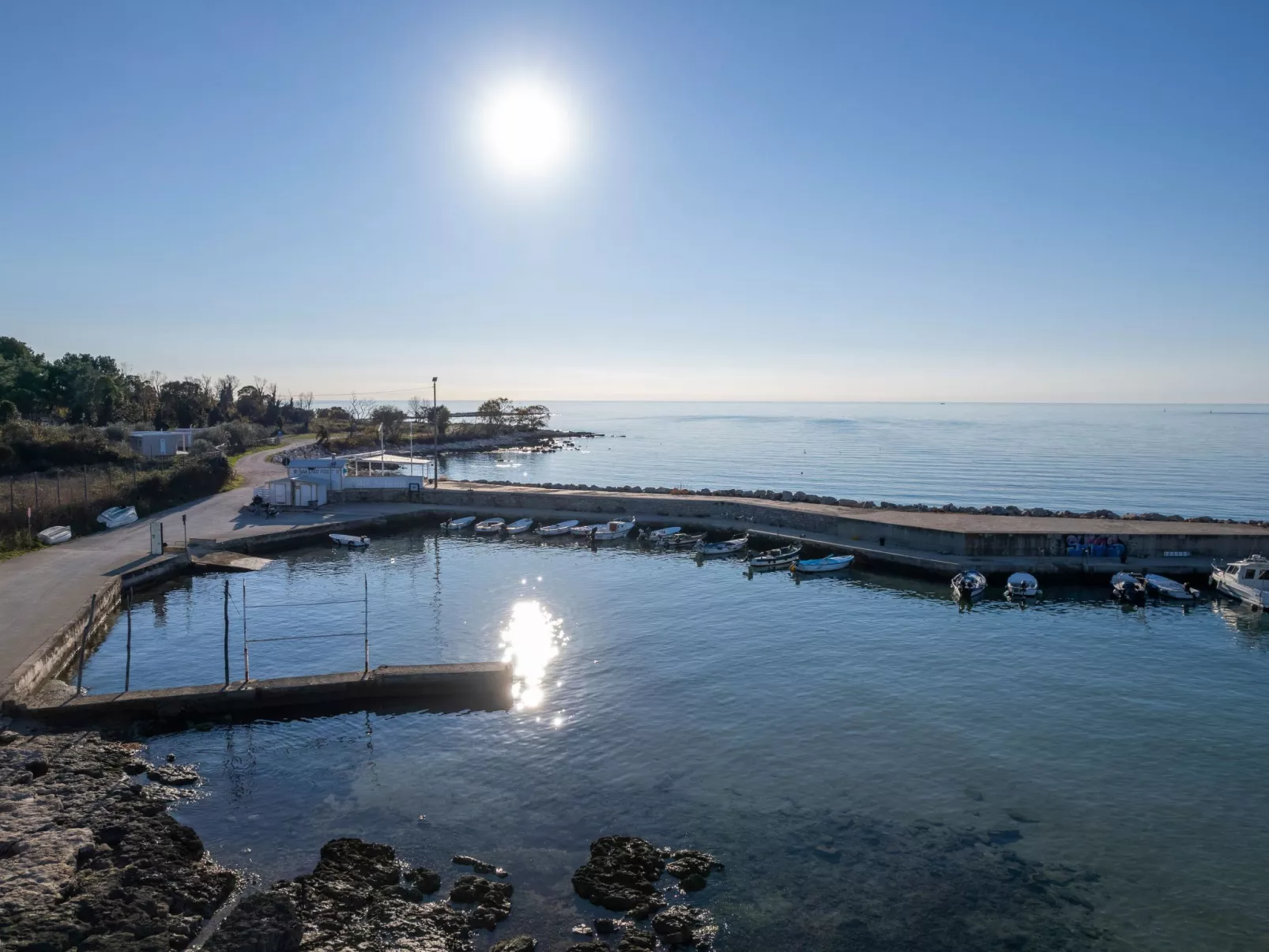 App für bis zu 6 Personen.-Buiten