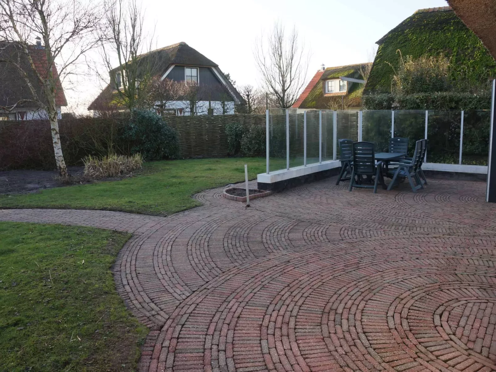 "Buiten 5" mit Terrasse und privatem Garten