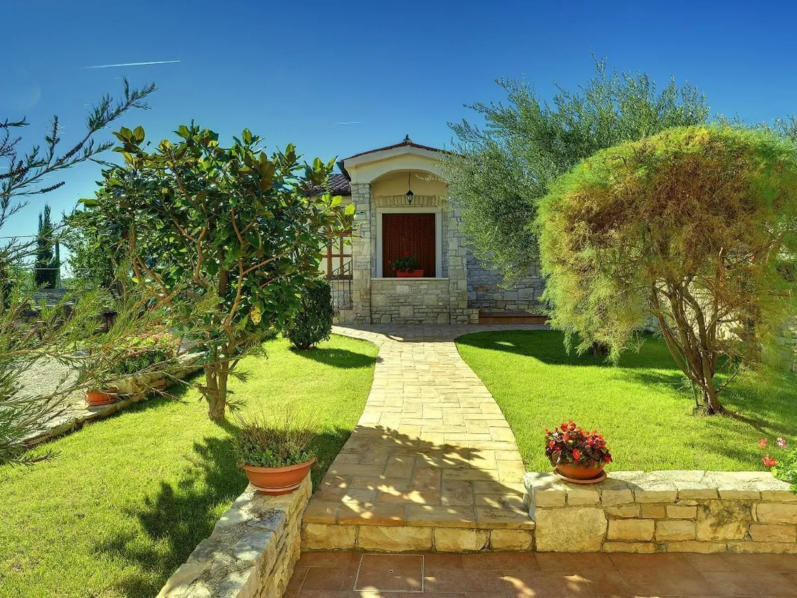 In Rakalj mit Großem Garten und Panoramablick