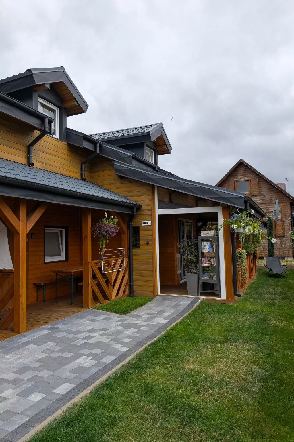 Trebor"-Häuser in einem eingezäunten Gebiet-Buiten