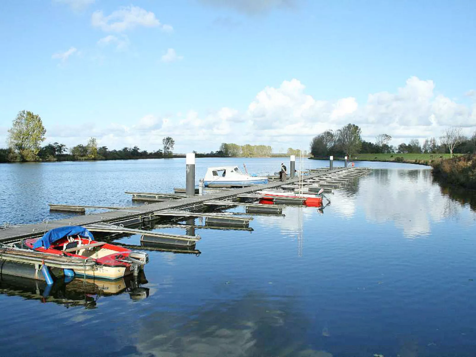 Gemütliches Ferienhaus am Deich mit Gartenzimmer