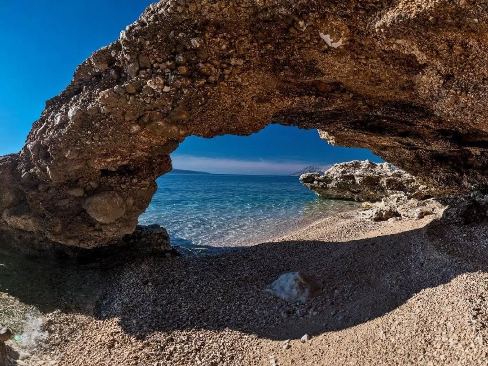 Mit Blick auf das Wasser