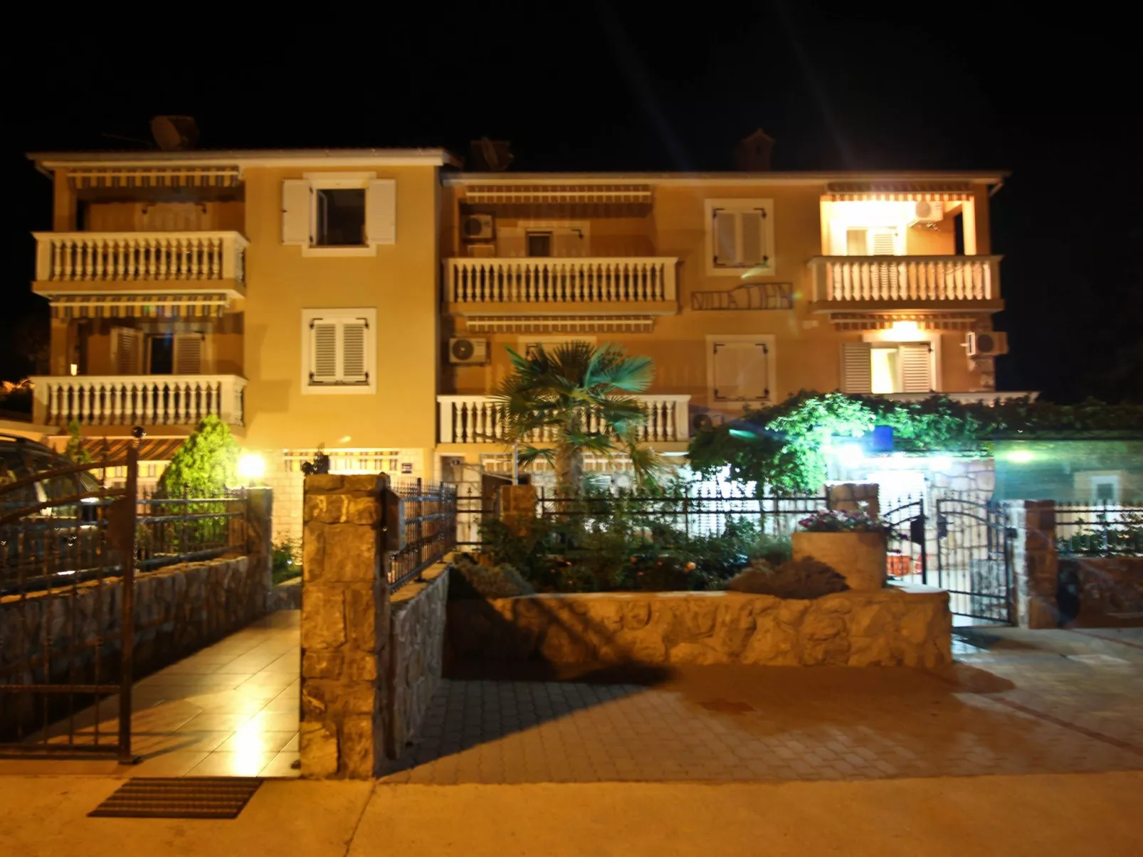 Vila Tiha Lili-Image-tags.info