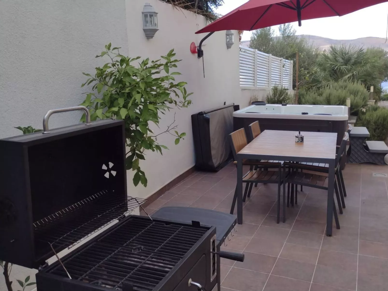 Appartment mit Pool und Whirlpool, Okrug Gornji-Buiten