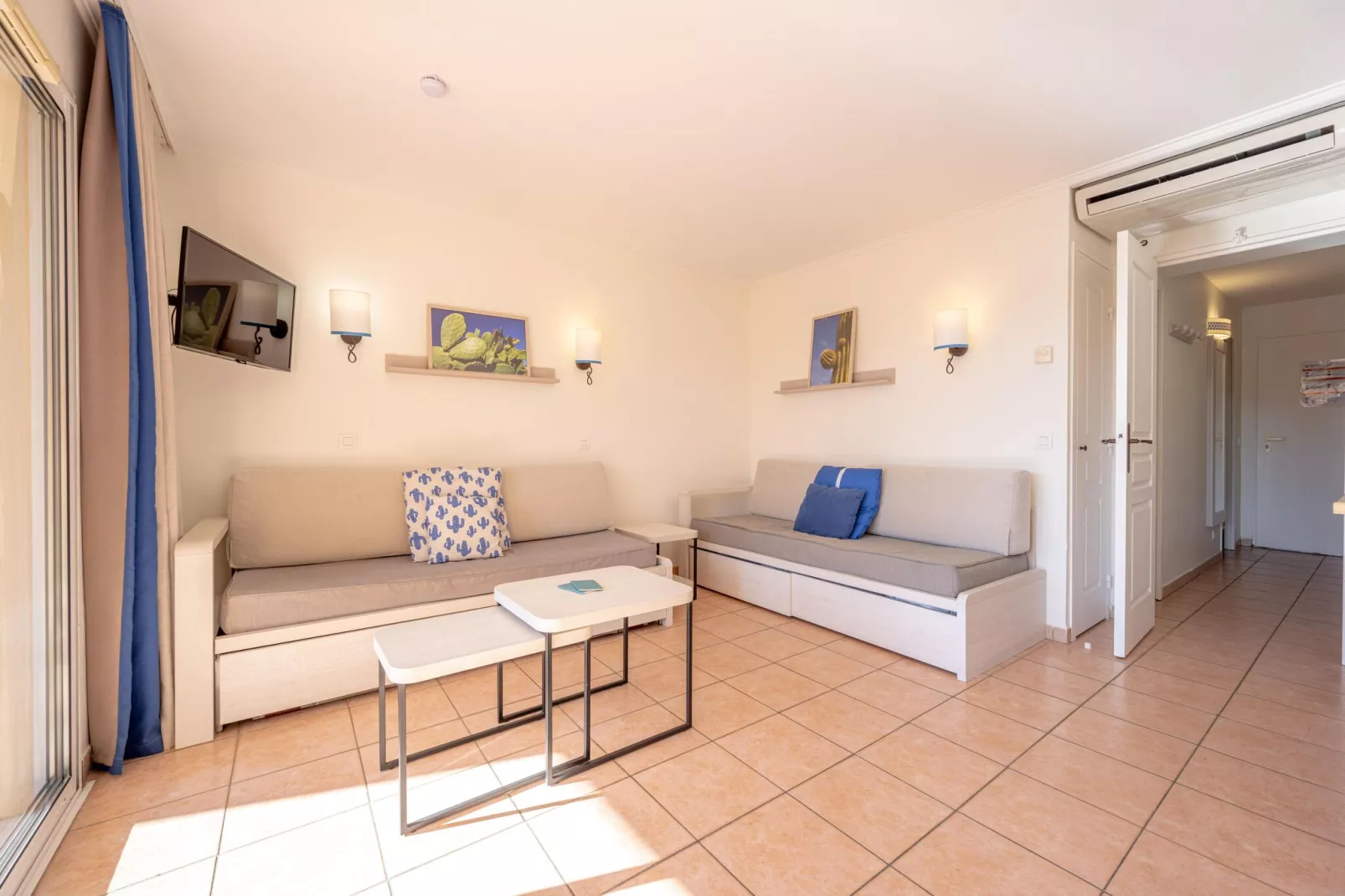 Residence Les Calanques, Les Issambres-27 Standard - Apt. 6 p. - 1 bedroom+1 sleeping alcove - terrace-Woonkamer