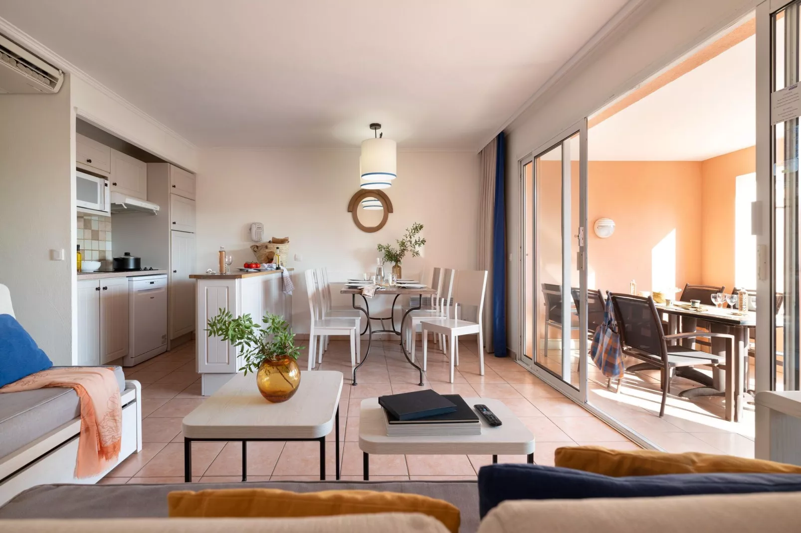 Residence Les Calanques, Les Issambres-27 Standard - Apt. 6 p. - 1 bedroom+1 sleeping alcove - terrace-Woonkamer