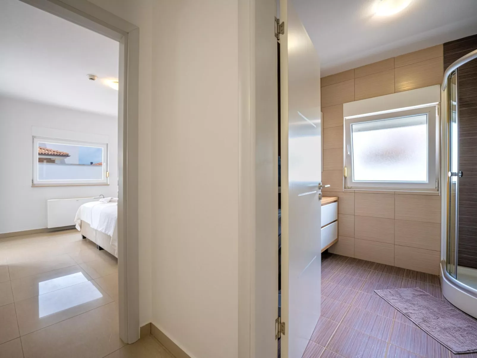 4 Schlafzimmer, 3 Badezimmer, Küche, Wohnzimmer, privater Pool, Grill-Image-tags.info