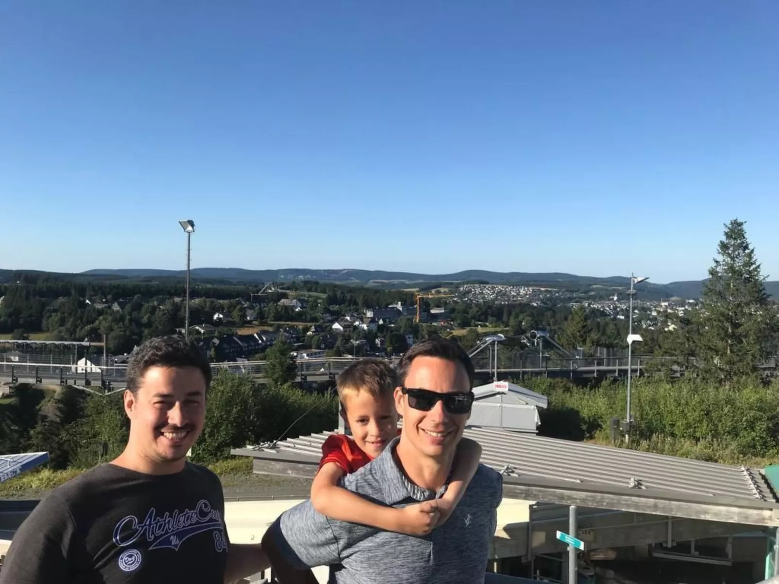 Berg- und Seeblick am Hillebachsee