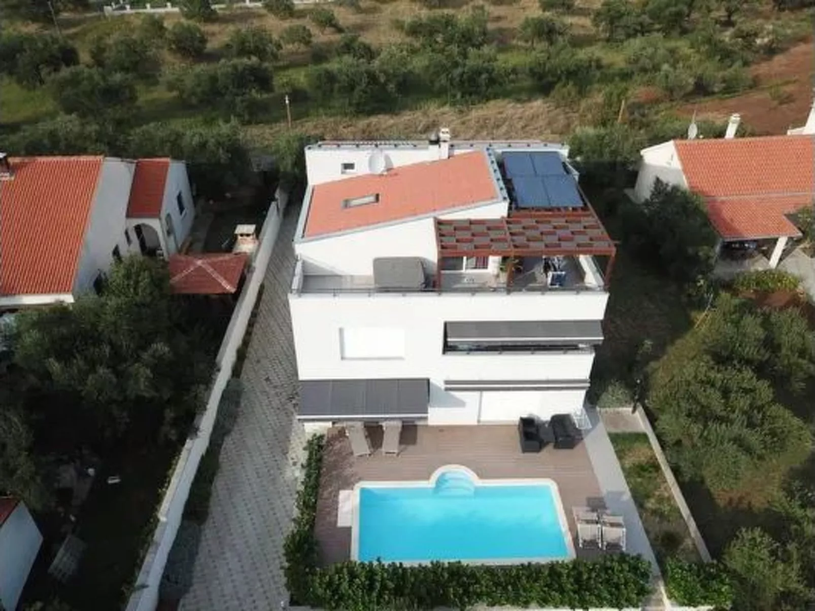 Wohnung 2 mit Schwimmbad und Garten