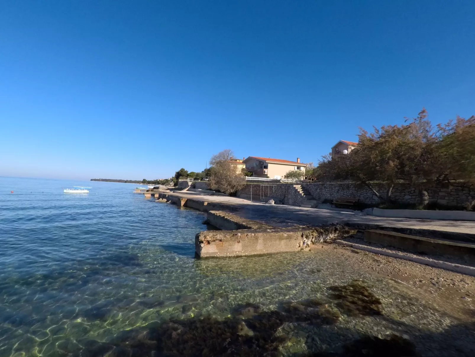 "Lenko 2" mit Blick auf das Wasser-Image-tags.info