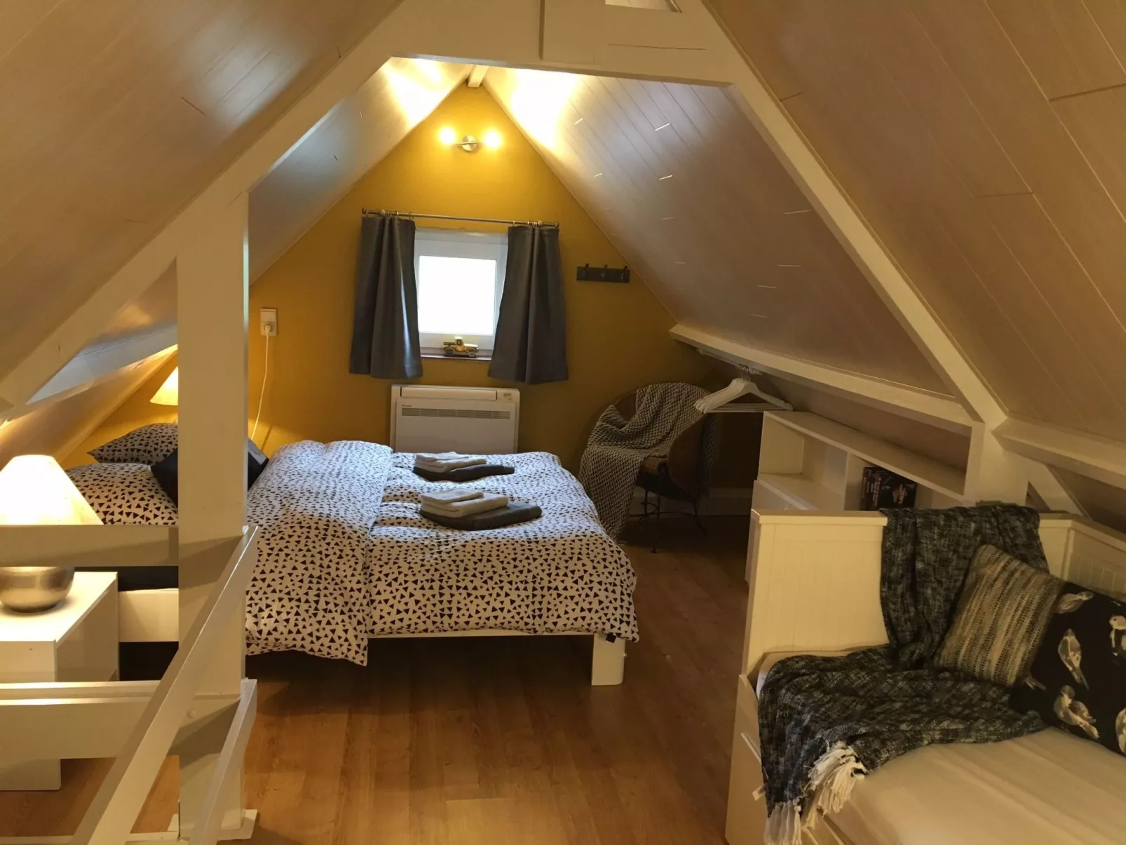 Windekind mit Blick auf die Felder