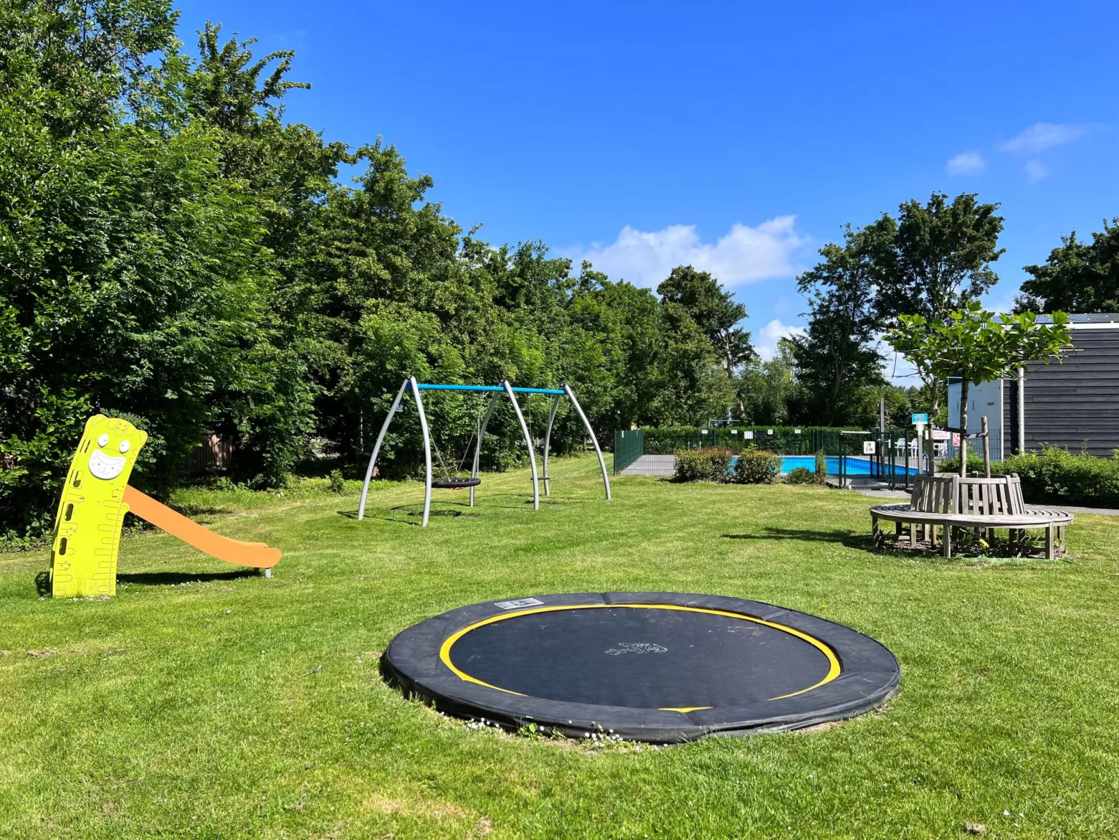 In Stavenisse mit gemütlicher Terrasse