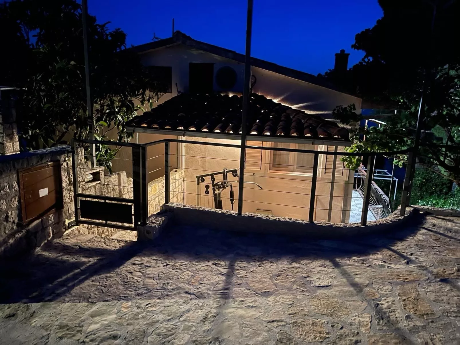 In Okrug Donji mit privatem Parkplatz-Buiten