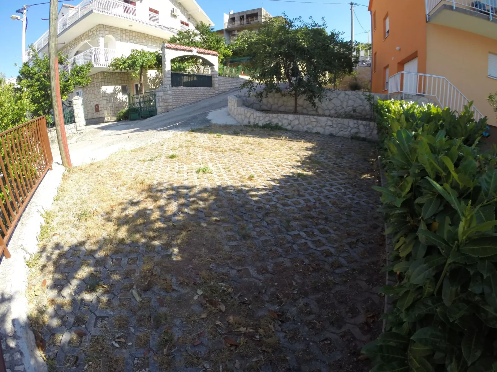Erdgeschosswohnung mit viel Komfort und Terrasse