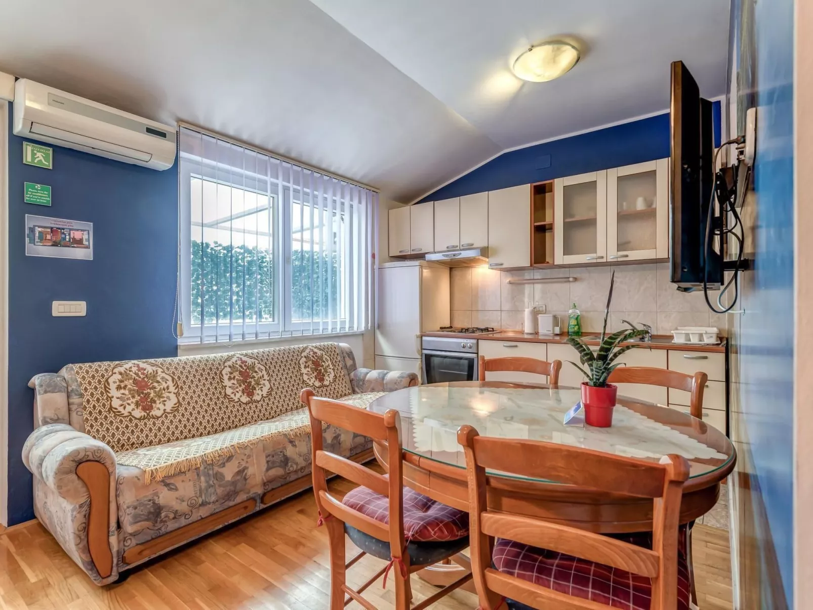 Appartement "Slavica" mit Blick auf das Wasser