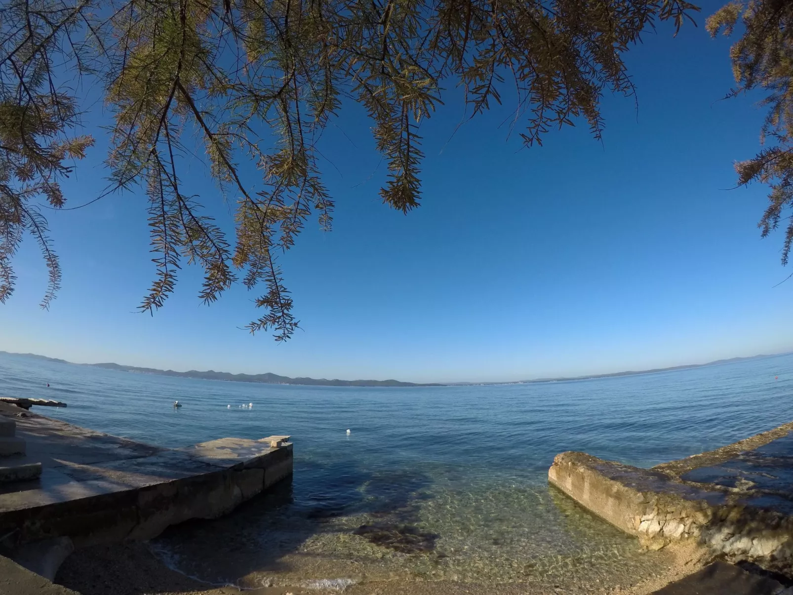 "Lenko 1" mit Blick auf das Wasser-Buiten