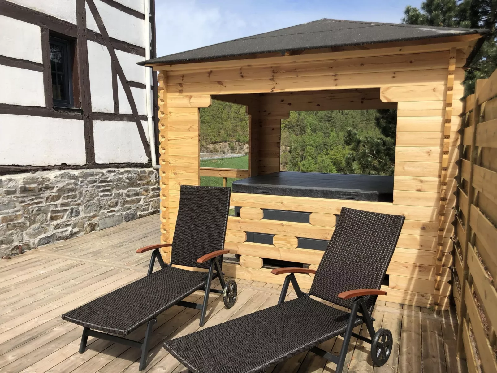 7p jacuzzi seeblick-Buiten