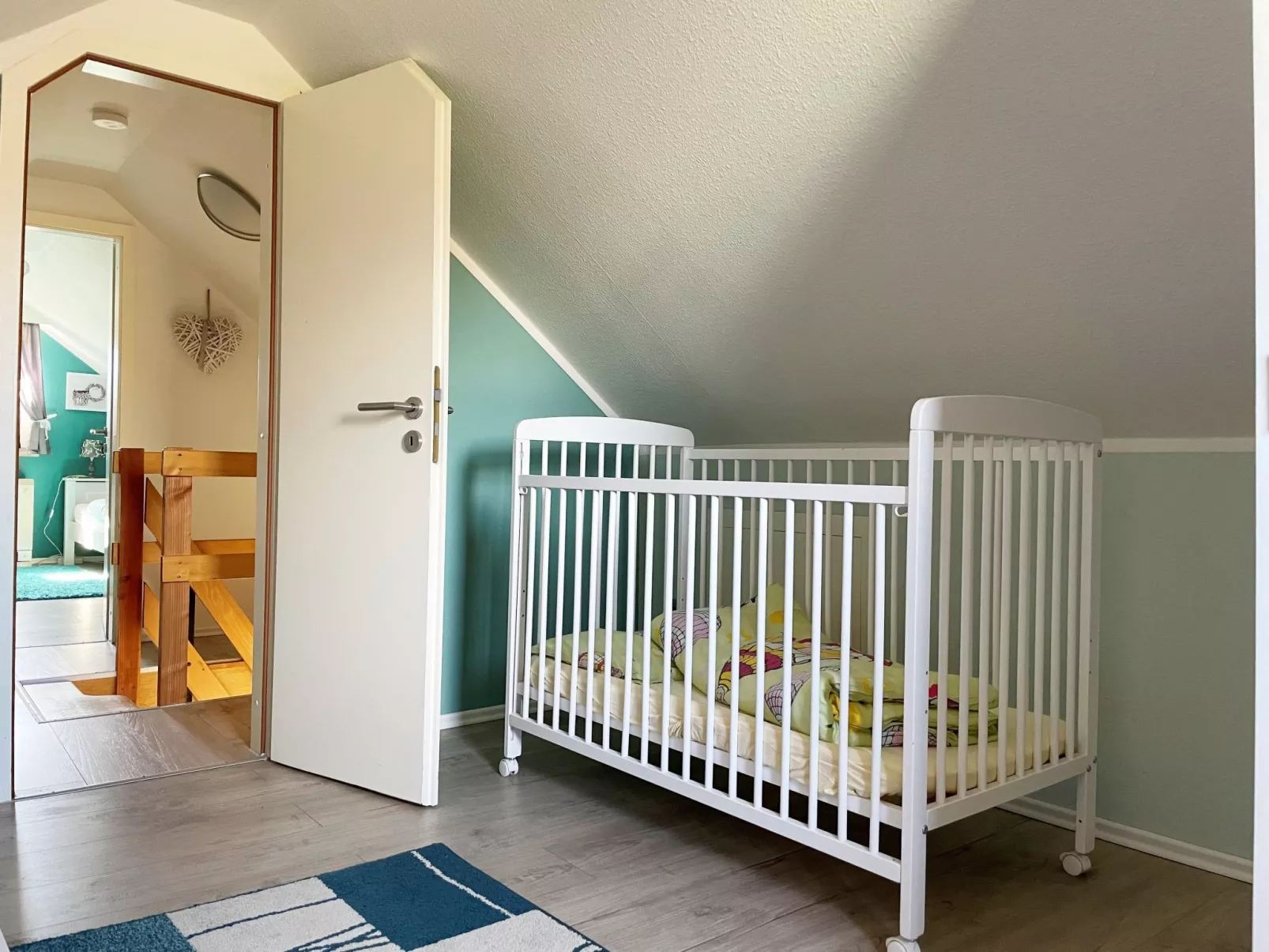 Modernes Ferienhaus mit Terrasse und Garten