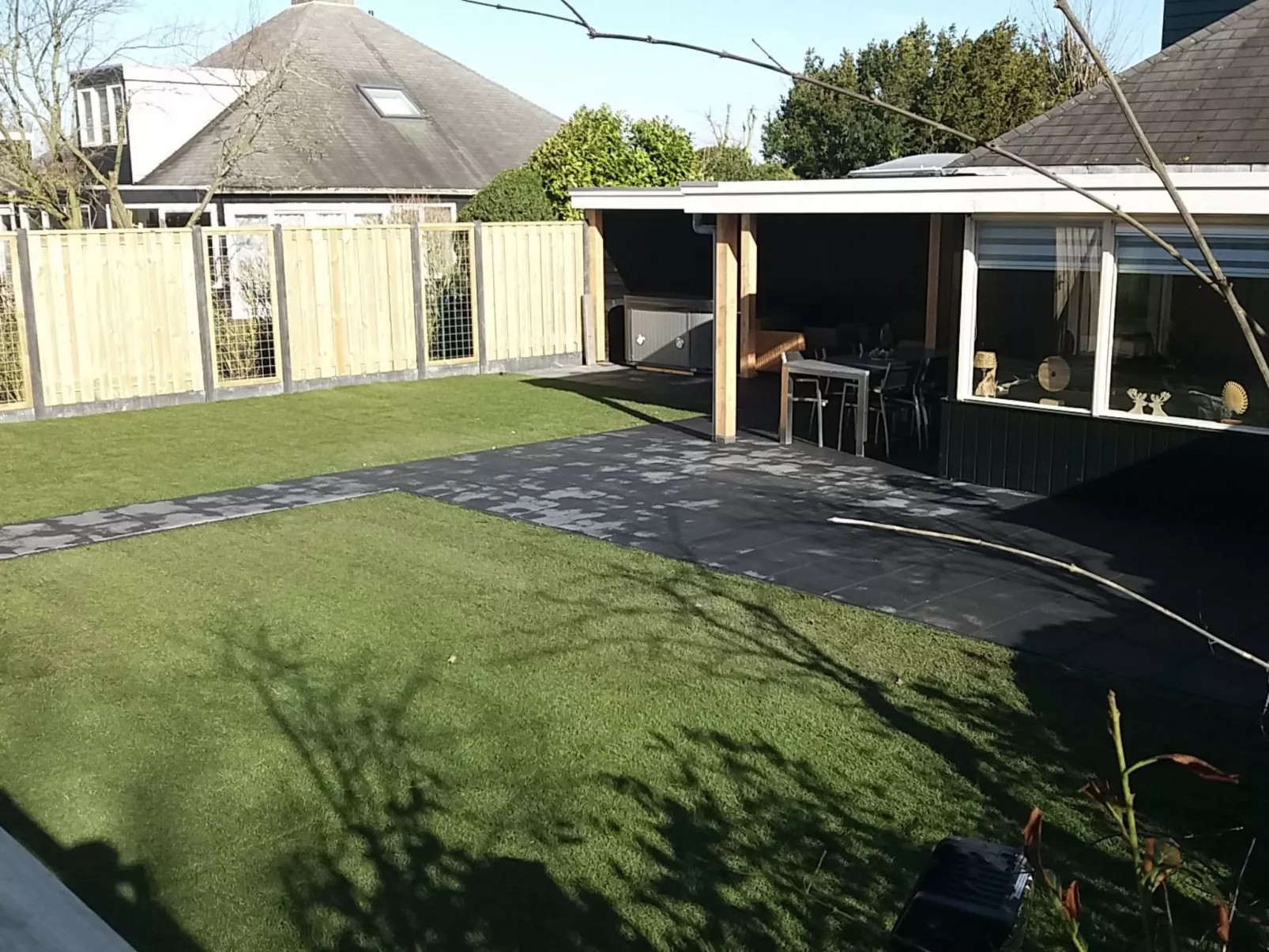 Mit Garten, Grill und Terrasse