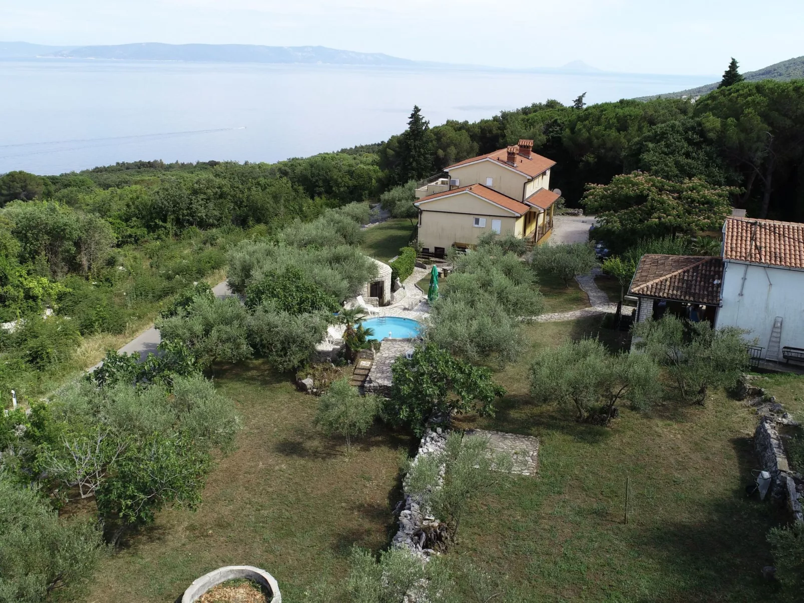 "Istria" mit eigenem Pool-Buiten