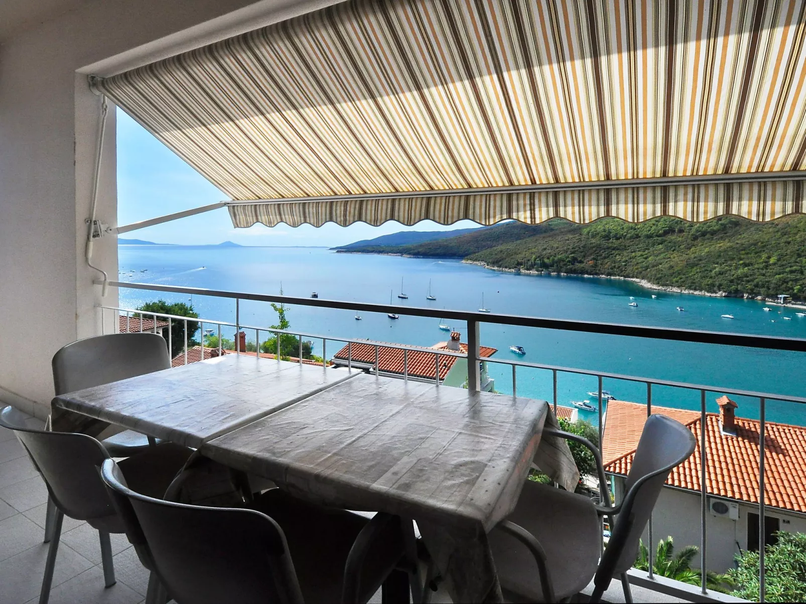 Drei-Zimmer-Wohnung in der Nähe des Meeres