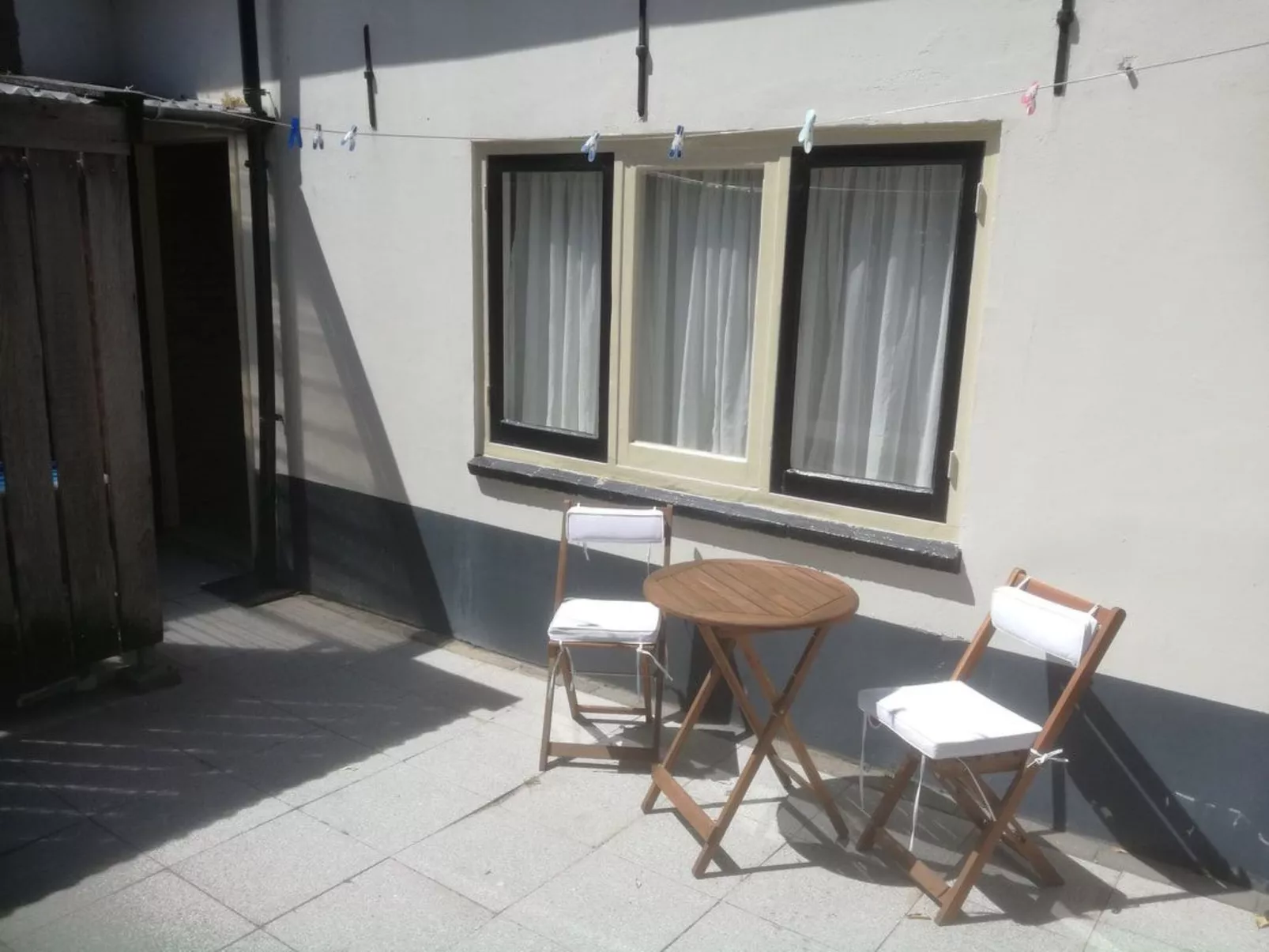 "Emmastraat" mit Terrasse