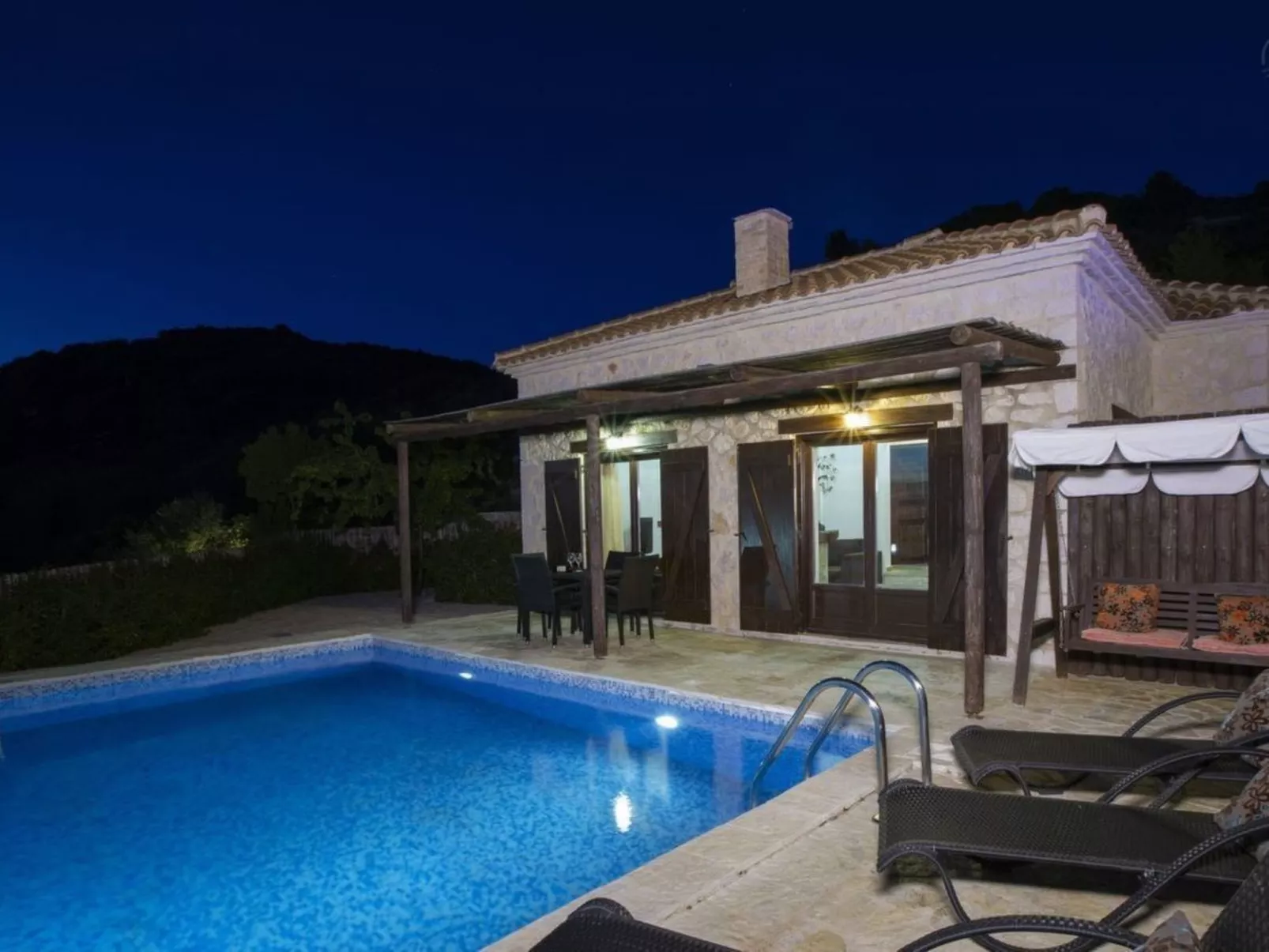 In Apollonii mit privatem Pool-Buiten