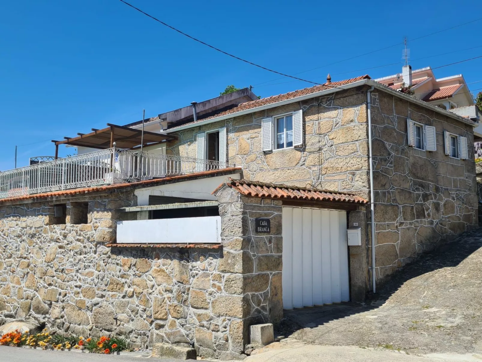 Weißes Haus in Douro Weinberge-Buiten