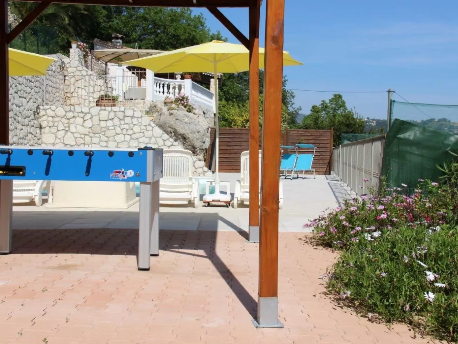 "Rocabel" mit Blick auf das Wasser