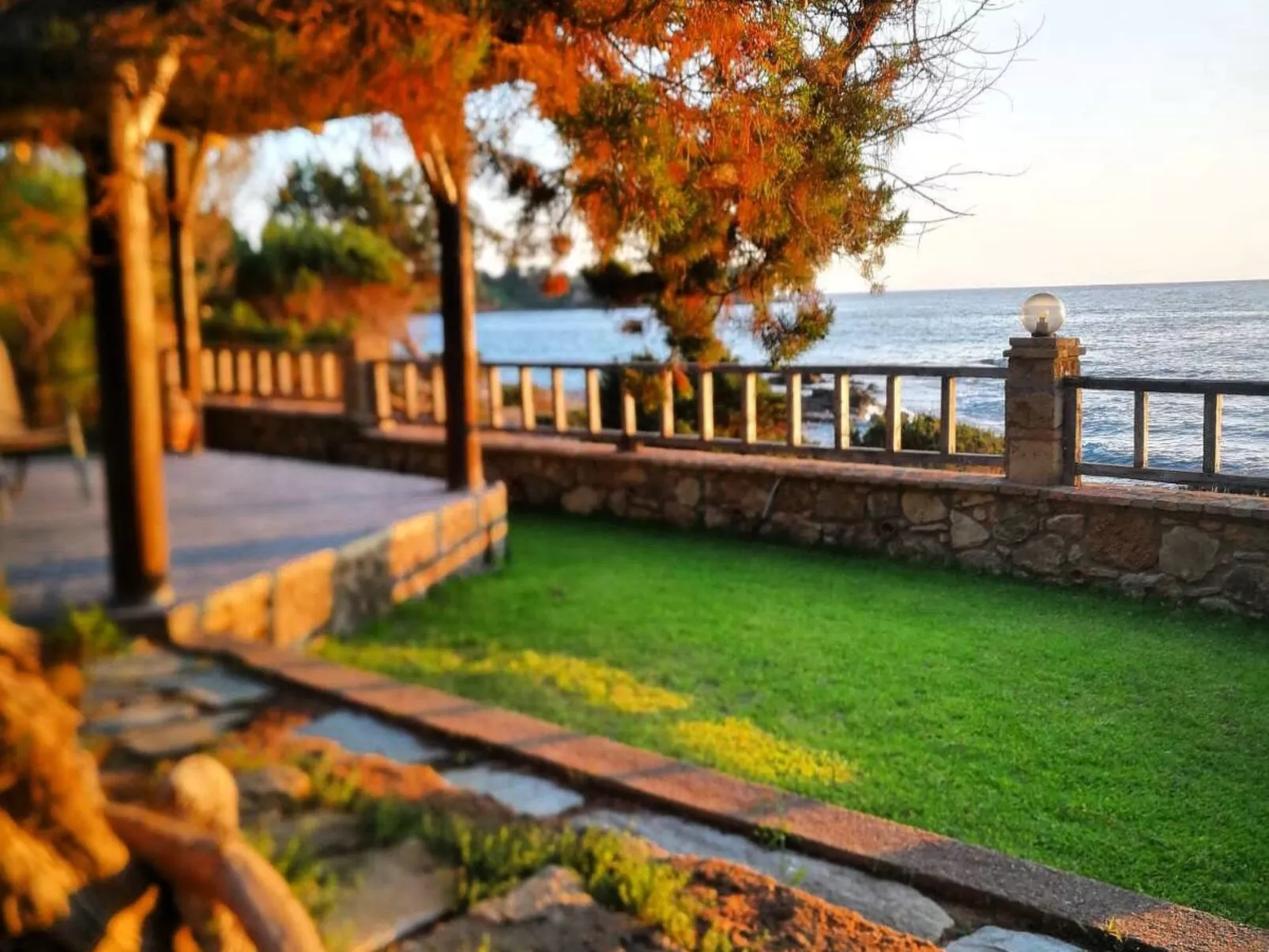 Apartment mit Meer- und Gartenblick - Genari Beach-Image-tags.info