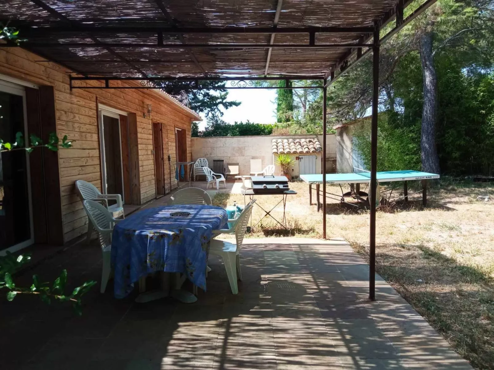La petite maison sous les pinins-innenpool-Buiten