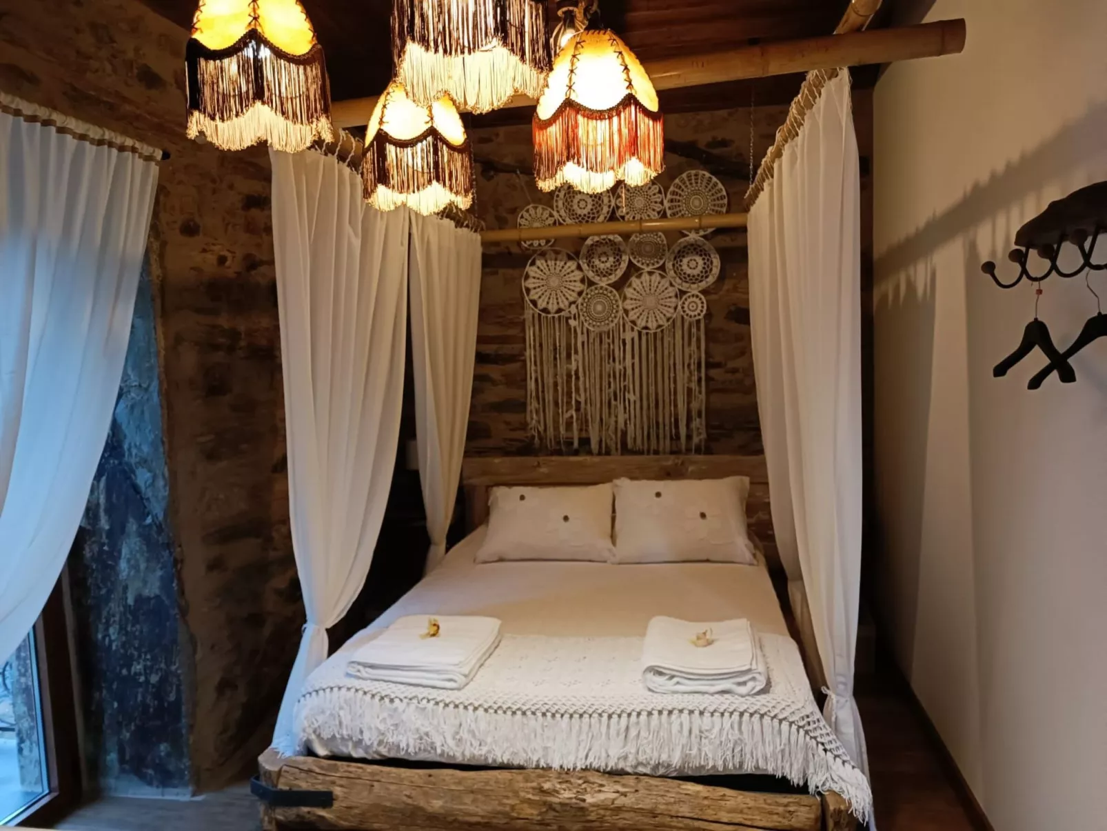 Eine Zuflucht in den Bergen-Binnen