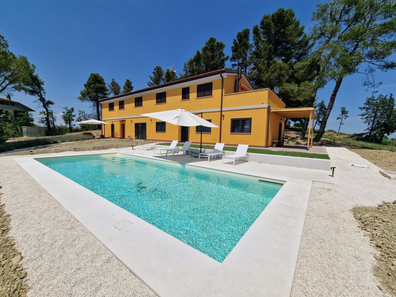 Haus mit Terrasse mit Aussicht und Gemeinschaftspool
