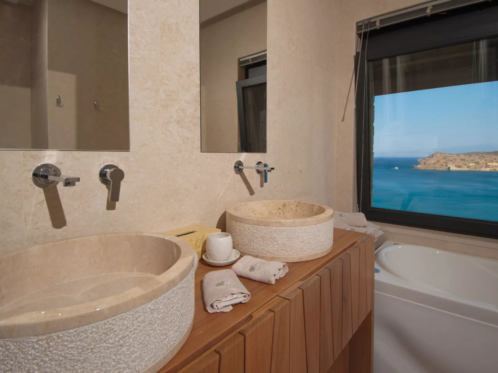 "Villa Dimitra" mit Infinity Pool-Binnen