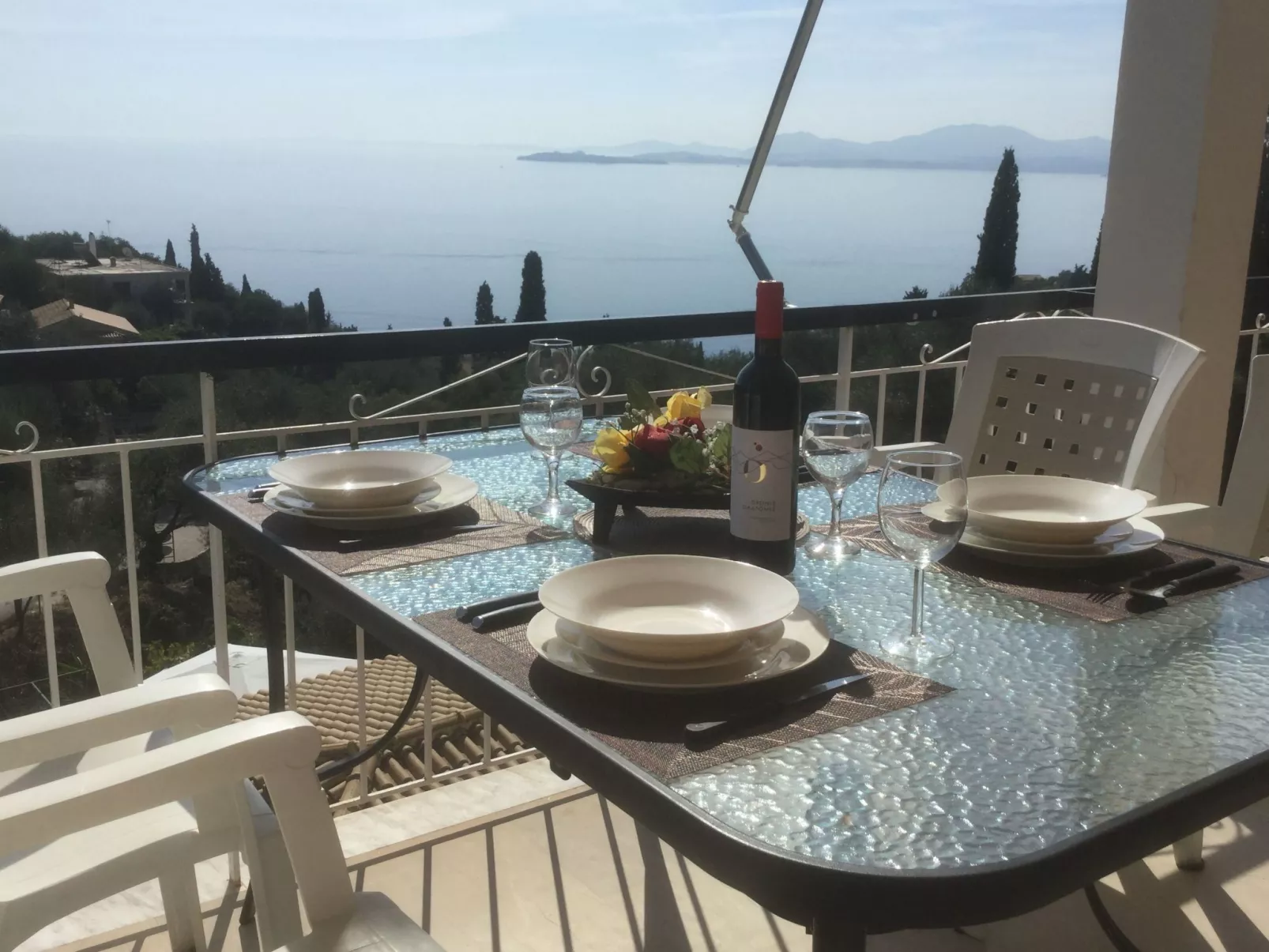 "Zeus" mit Infinity Pool-Buiten