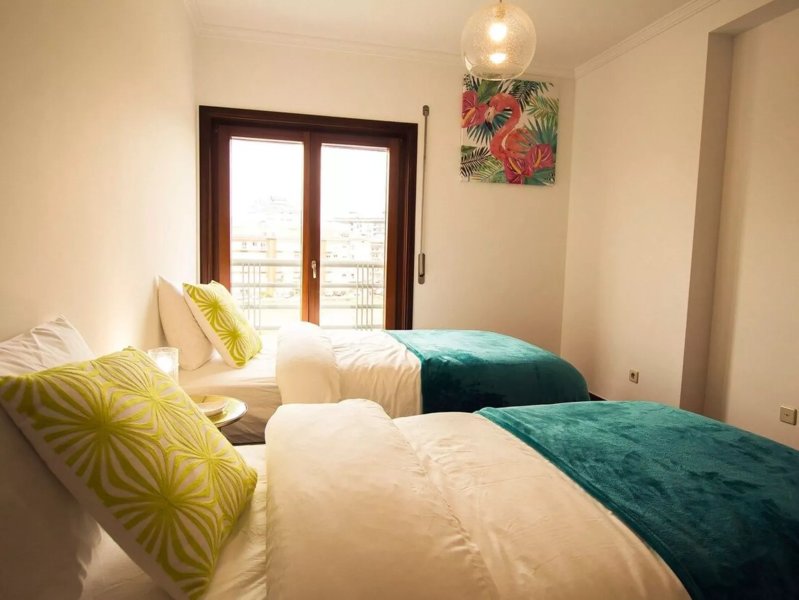 Turmhaus mit freier Garage