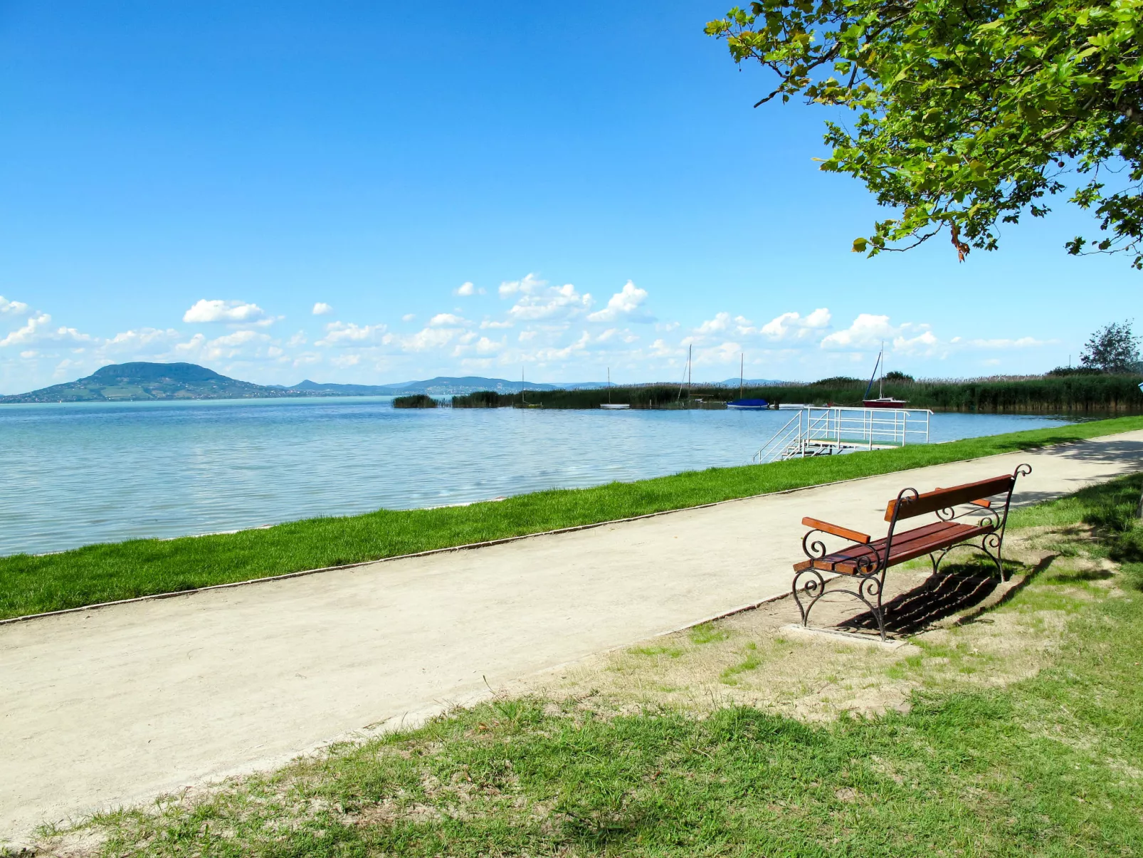 Mit Terrasse, Garten und Grill-Omgeving