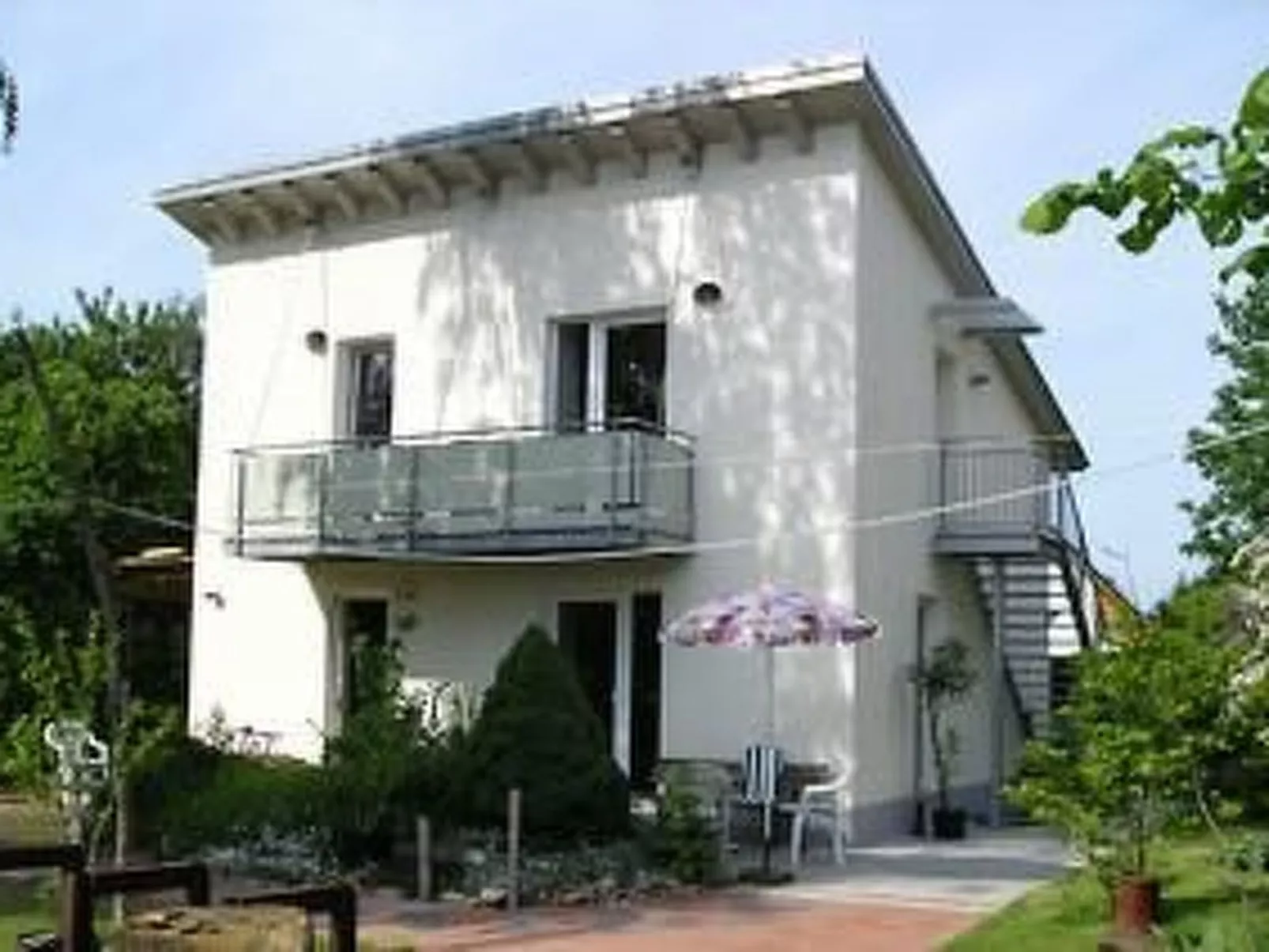 Moderne Erdgeschoss-Wohnung mit Terrasse