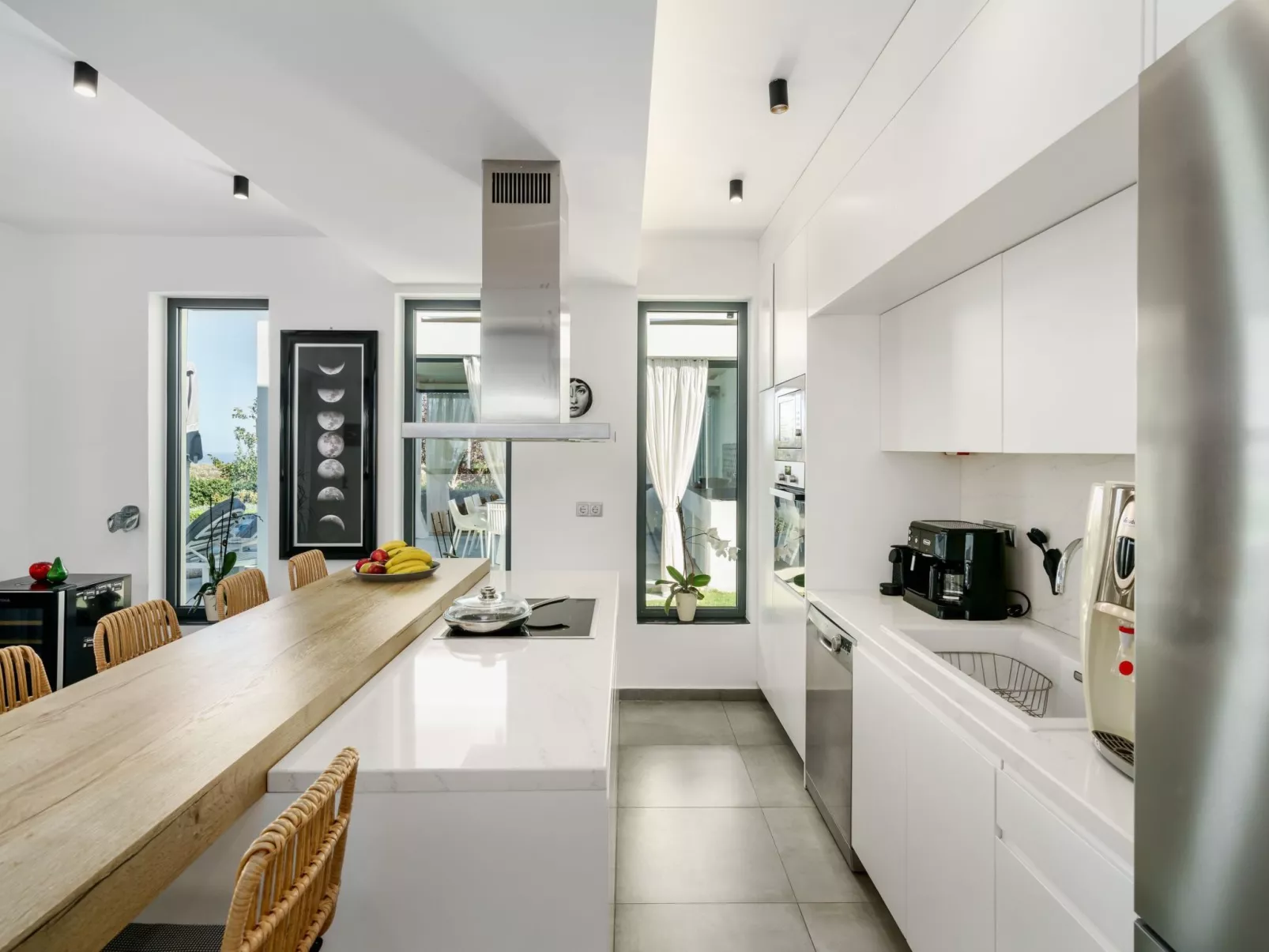 Lux-Villa mit Innen- und Außenpool, BBQ und Fitnessraum-Binnen