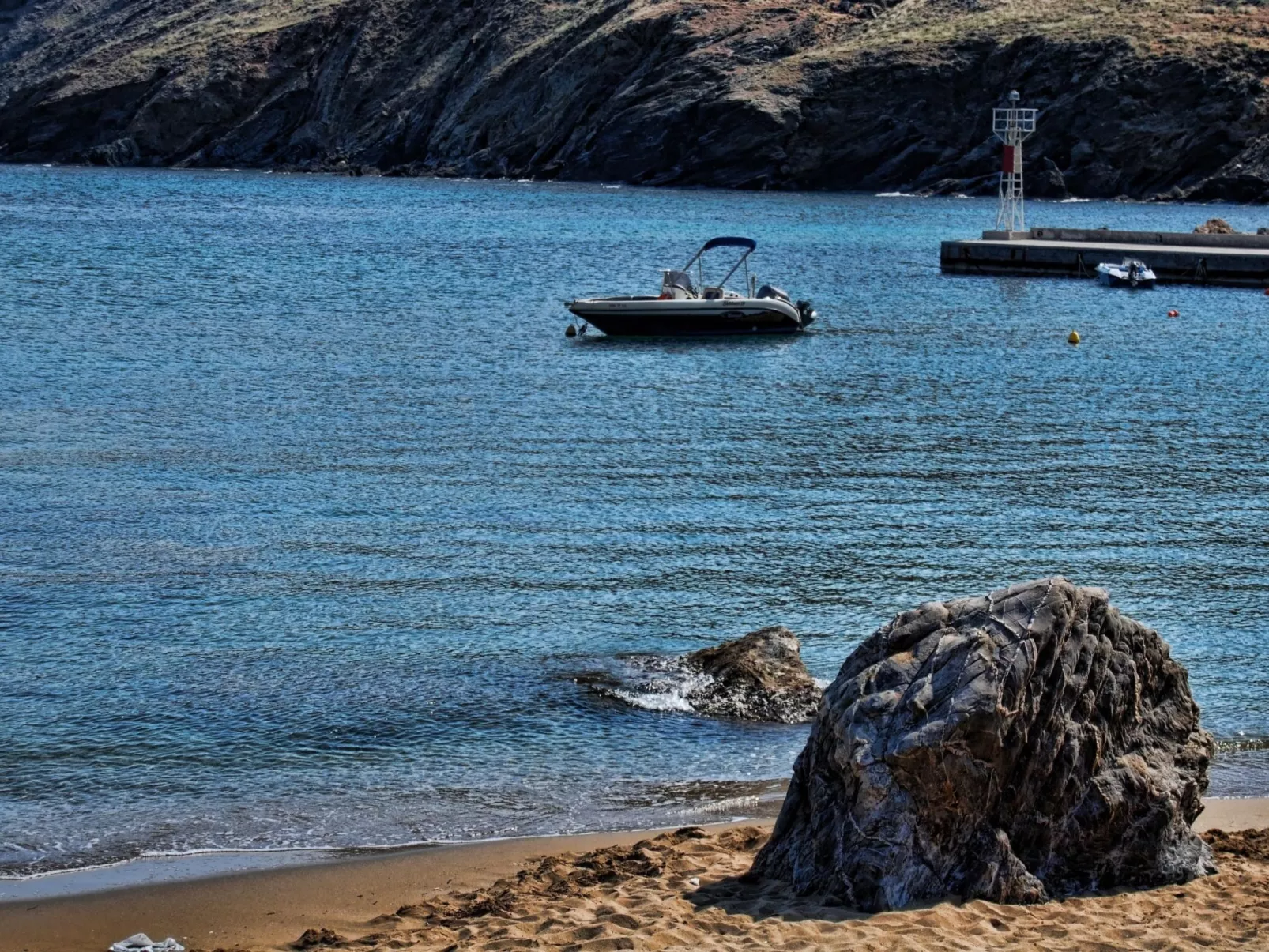 In Panormos mit kleinem Garten,Pool