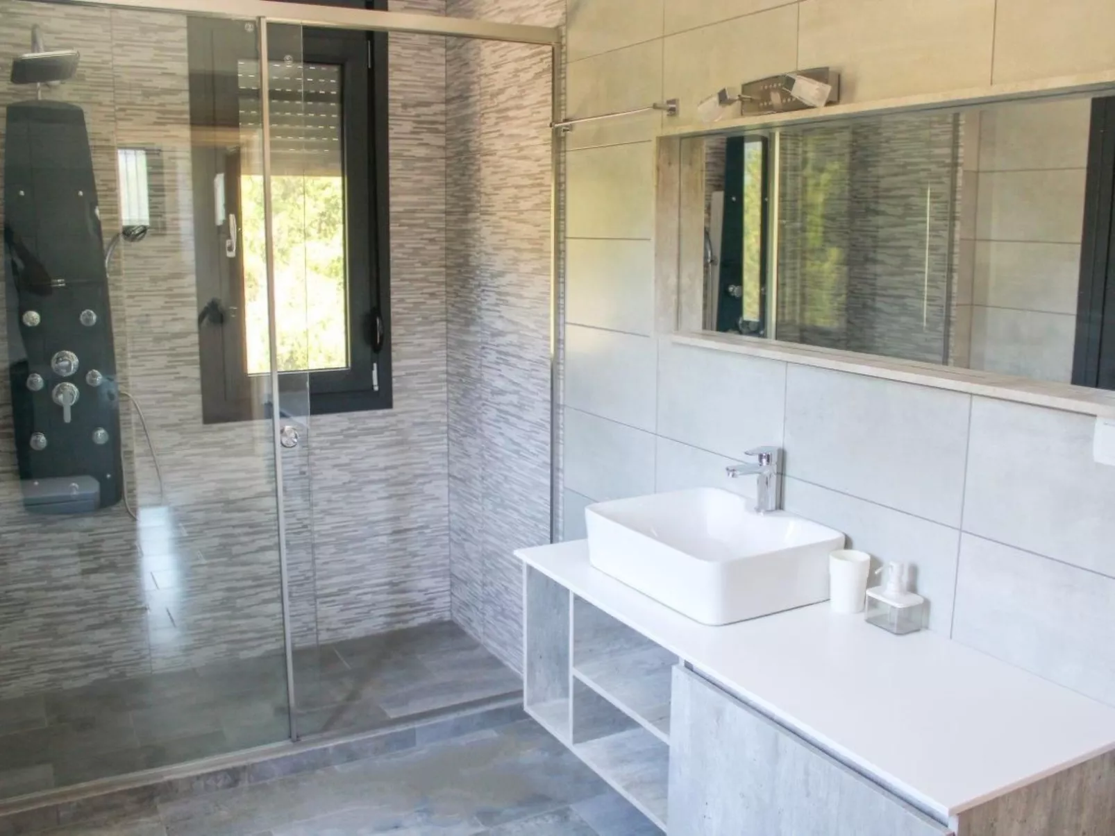 Ferienvilla "Maura" mit Infinity-Pool-Image-tags.info