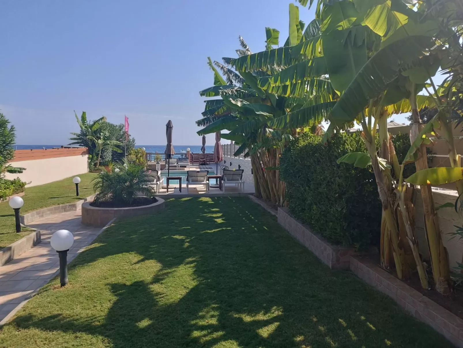 Villa Fay mit privatem Parkplatz in Lardos-Buiten