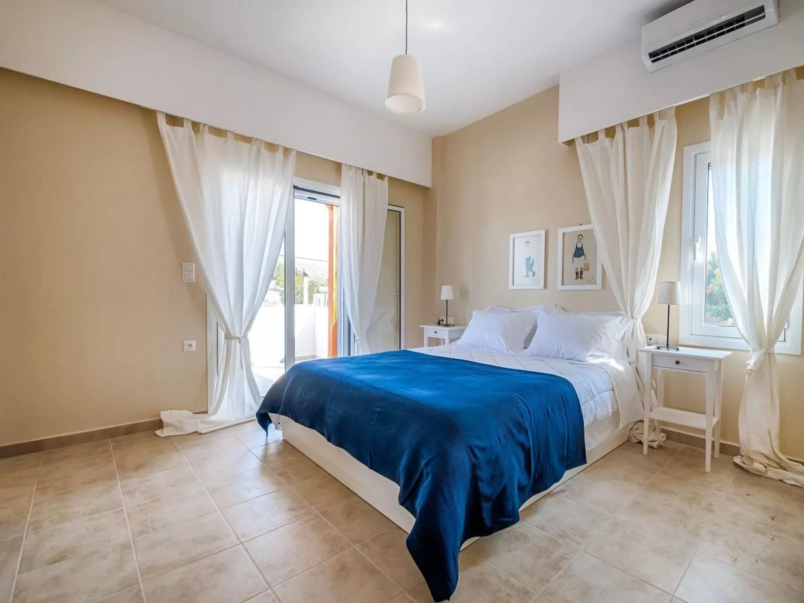 "Despina's Terrace"-Binnen