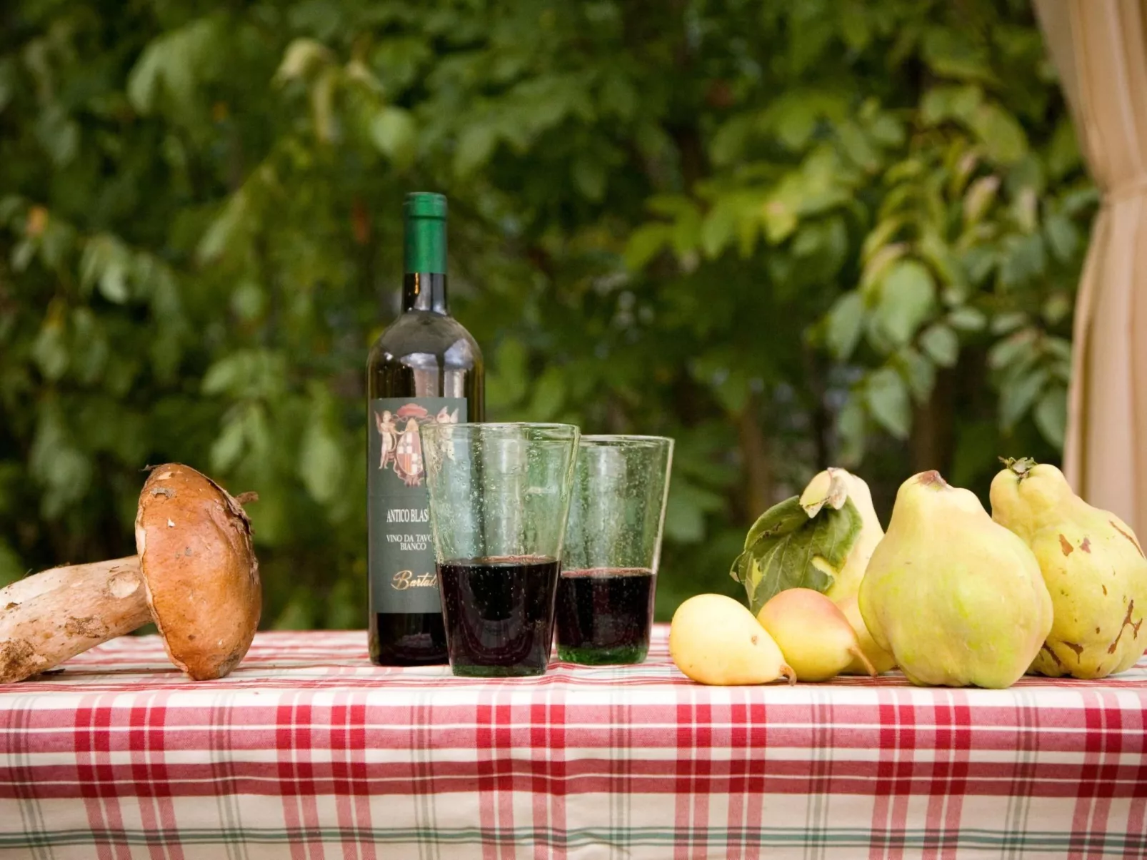 Wohnung in einer alten Villa mit Schwimmbad