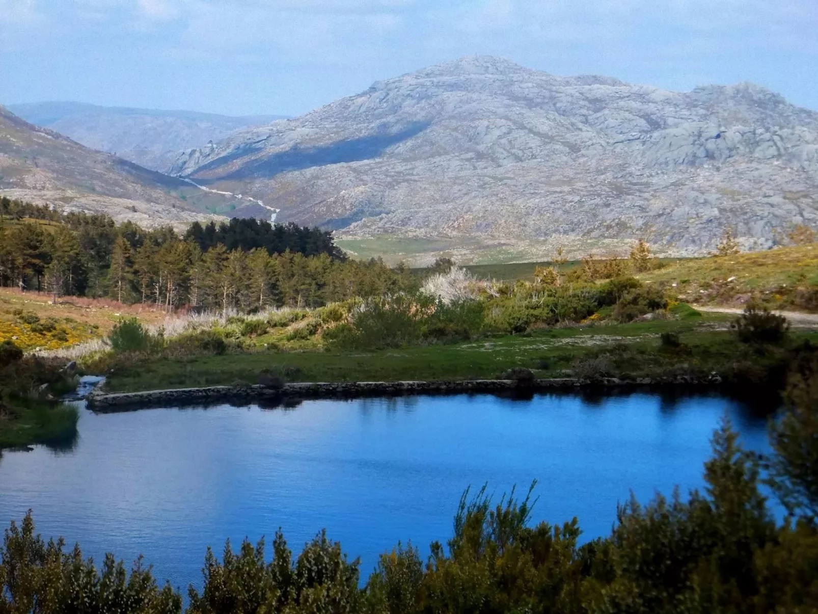 "Großmutters Häuschen" mit überdachter Terrasse-Buiten