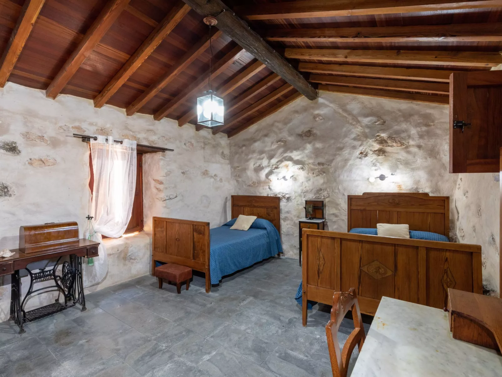 "Tamasite ajuy" mit Schwimmbad