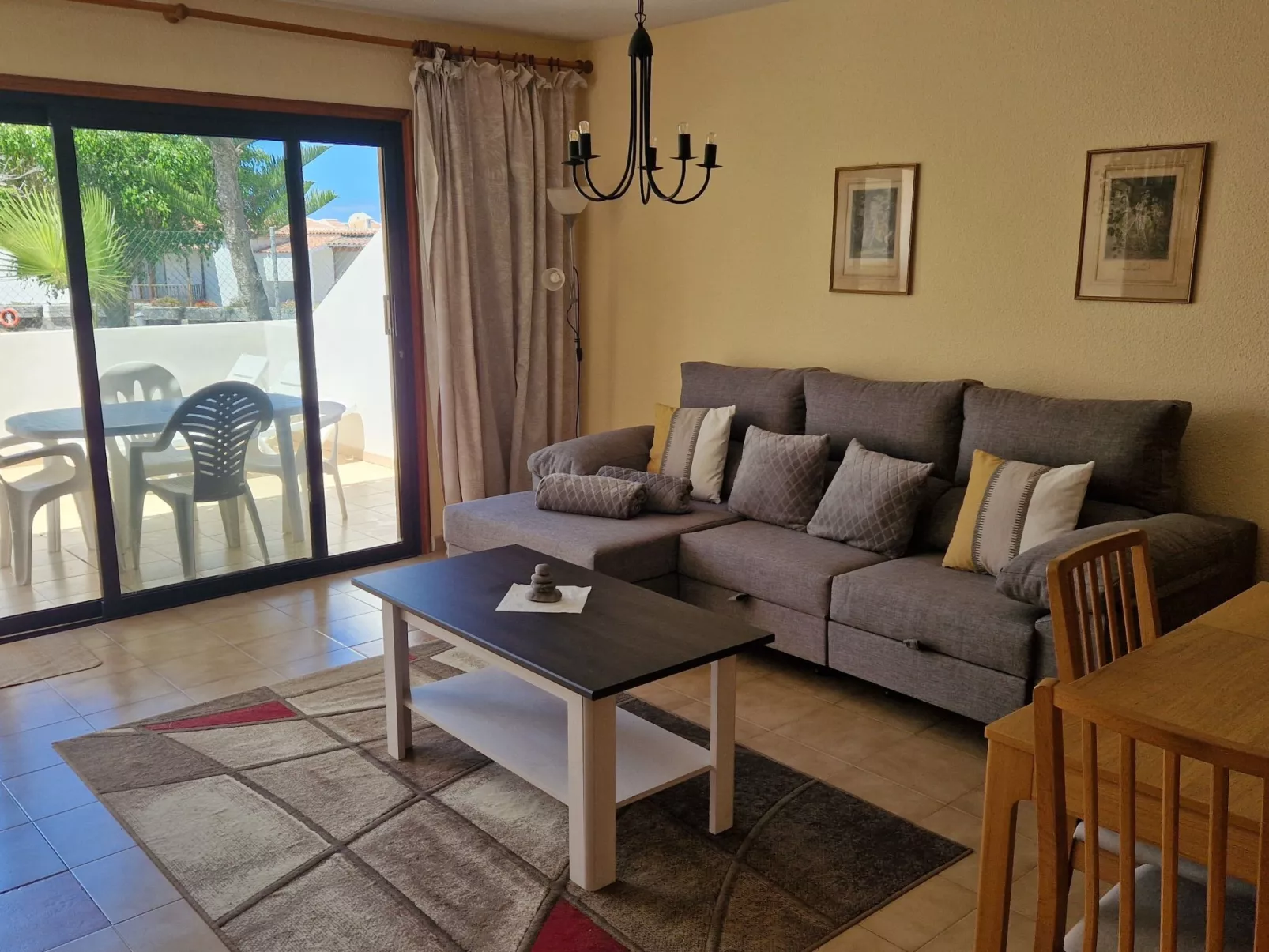 Ruhige Ferienwohnung mit Pool und Meerblick-Image-tags.info