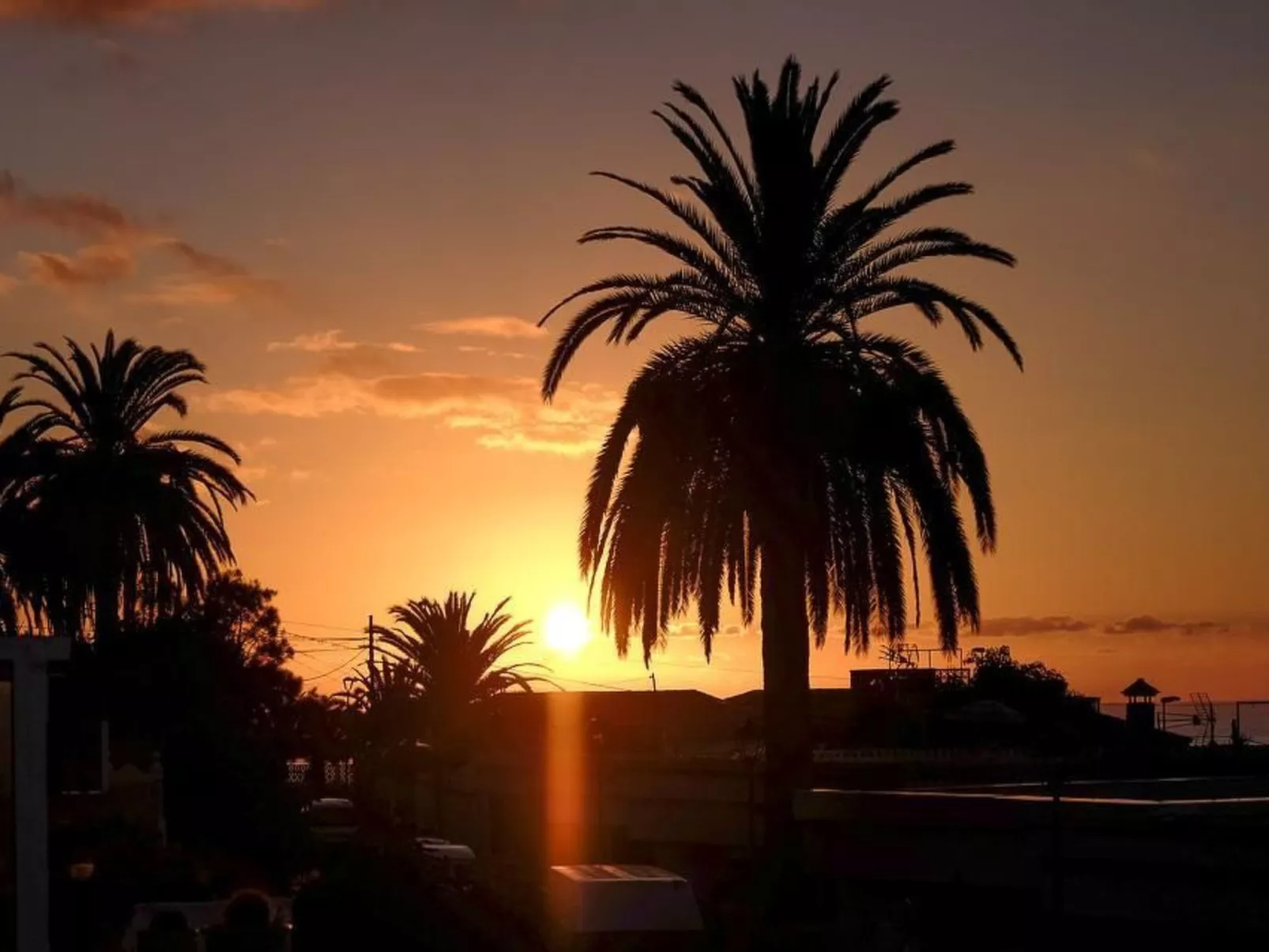 Strandnahes Haus mit Terrasse zum Sonnenuntergang - Buiten