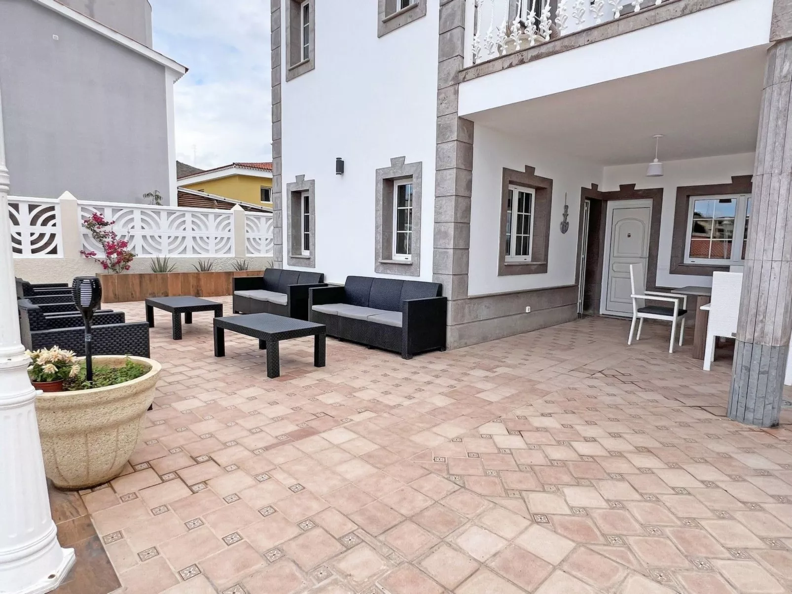 Villa "Esmeralda" mit Garten, Grill und Terrasse-Binnen