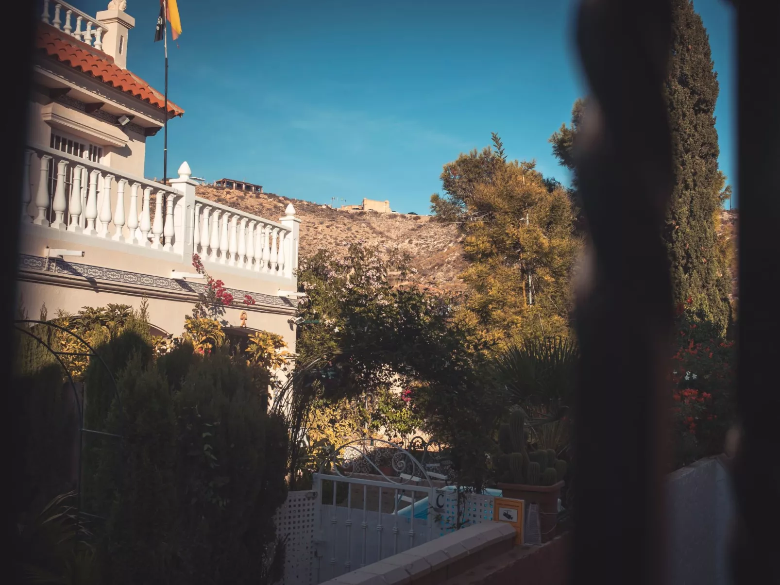 La Invincible Terreros in der 1. Reihe des Strandes-Buiten